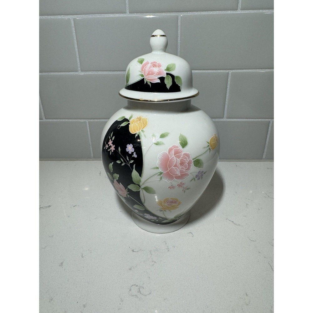 Vintage‎ 80s Fine China Japan Ginger Urn Jar with Lid Gold Trim Floral Pattern